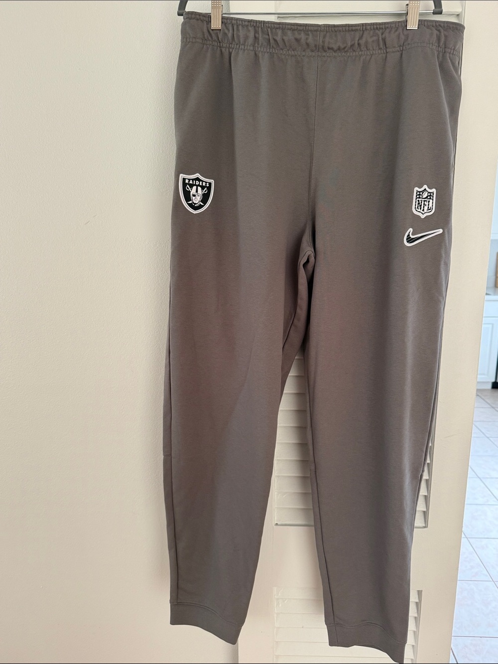 Nike mens Gray Las Vegas Raiders Sweatpants with Team Logos